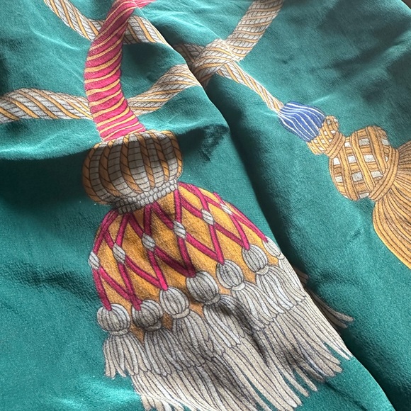 Aquascutum silk scarf - Picture 14 of 14